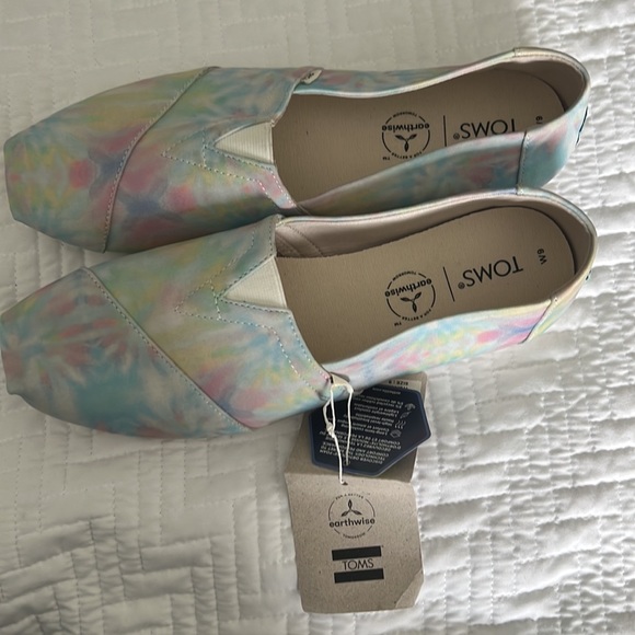 New Toms - Picture 3 of 4